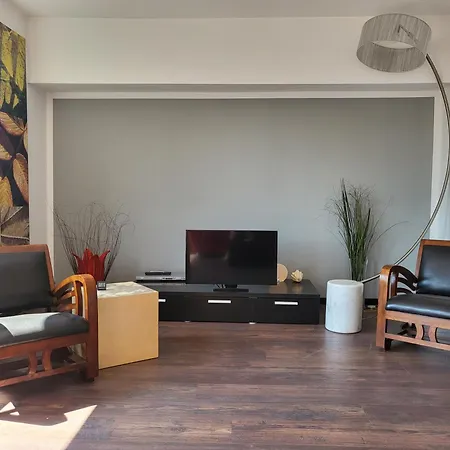 Terrassenwohnung - Zentral, Modern, Schnelles Internet, Anliegerparken *